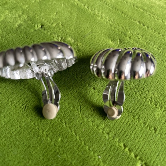 Givenchy Silver Shell Earrings - Picture 2 of 6